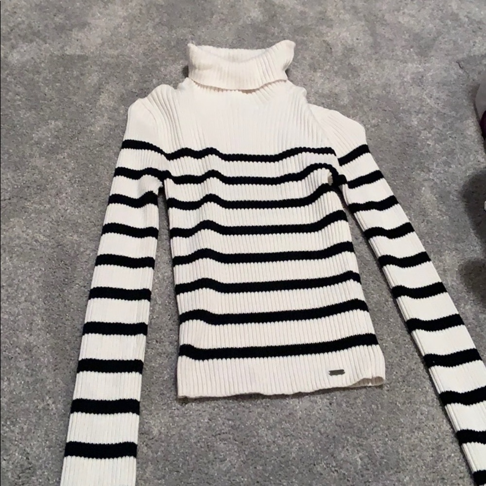 Hollister turtle neck